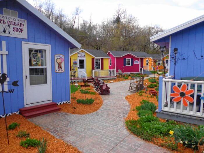 there-s-a-charming-village-of-shops-hiding-in-wisconsin-and-you-ve-got