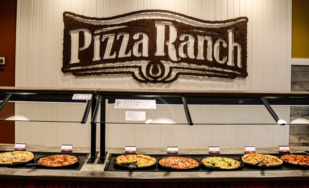 Pizza R Logo