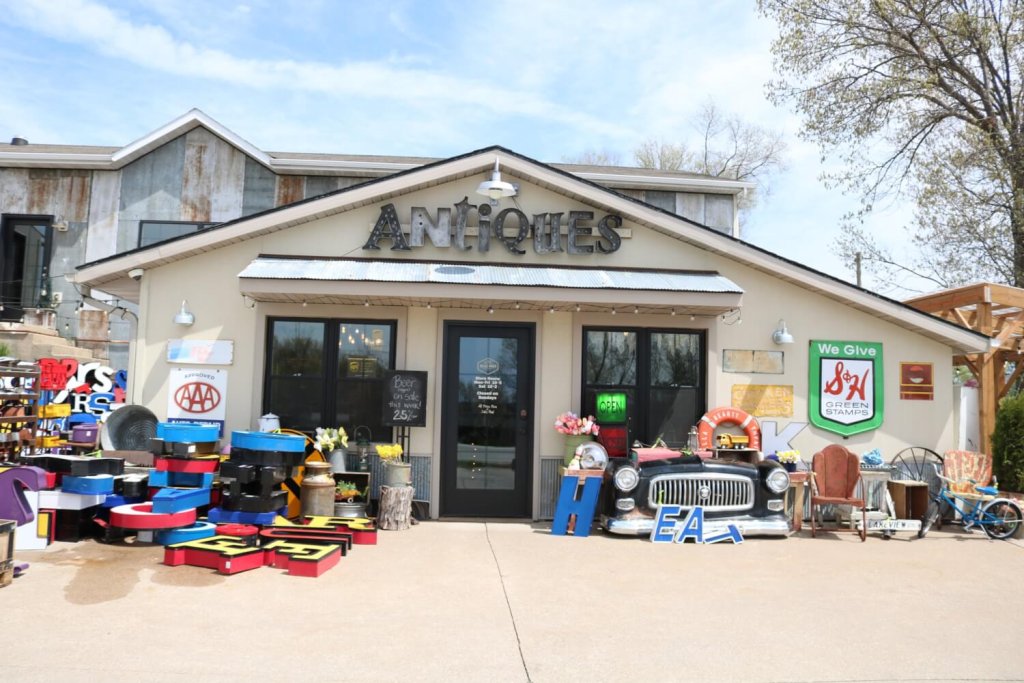 image-building-antiques