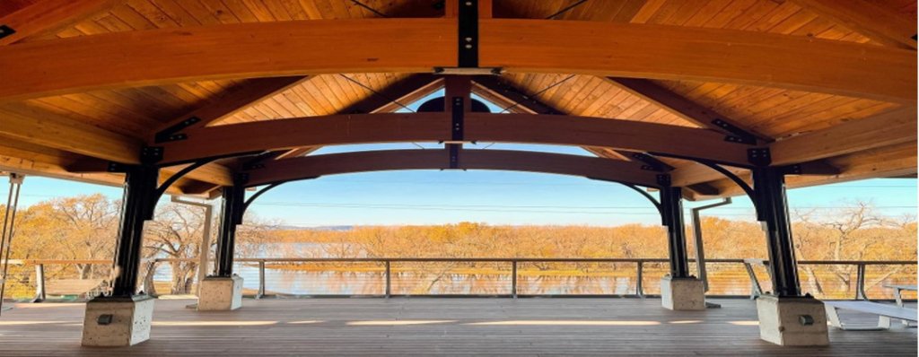 great-river-landing-views-water-roadstop