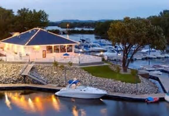 Huck Finn's on The Water | La Crosse