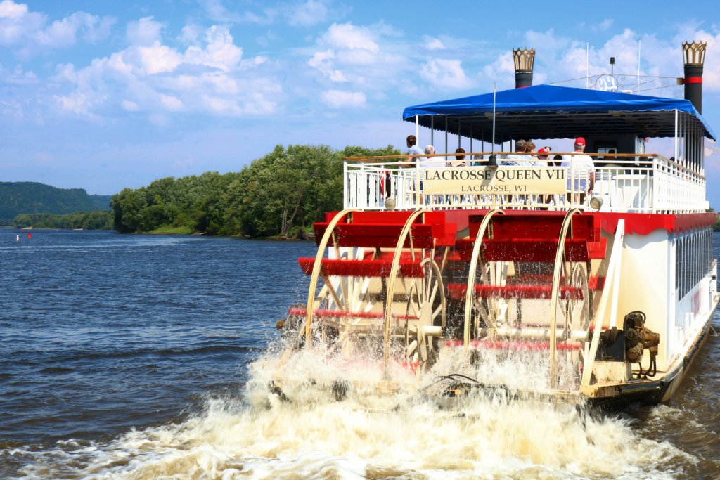 La Crosse Paddlewheeler Queen