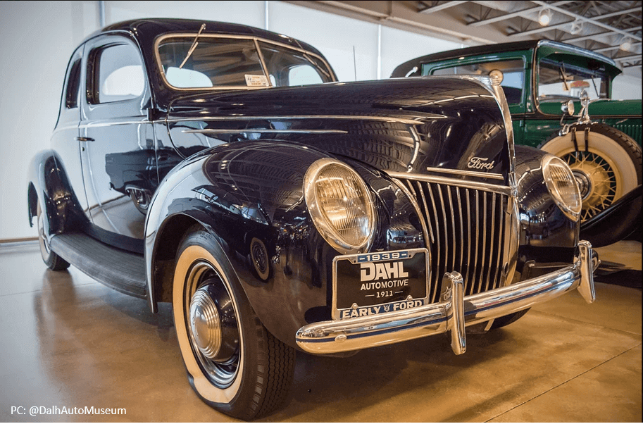 image-vintage-car-on-display