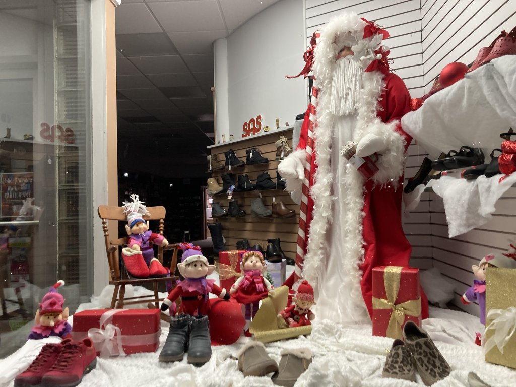 HolidayWindowWalk