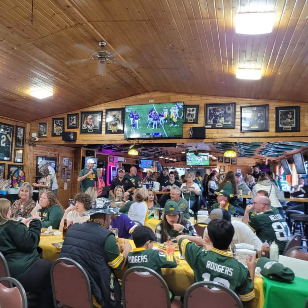 image-packers-fans-eating