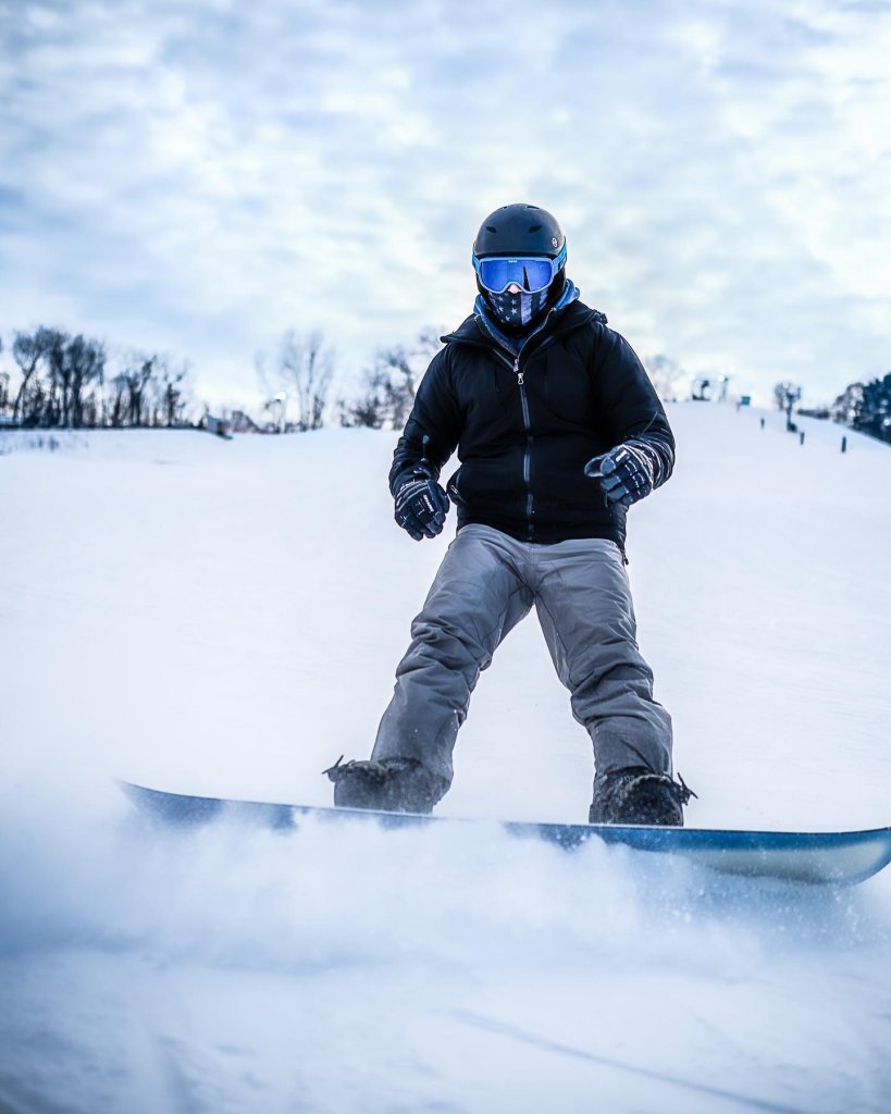 image-person-skiing-in-snow