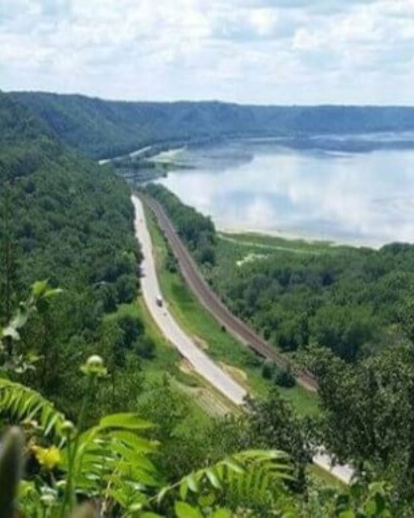 A scenic highway travels alongside a stunning lake in beautiful La Crosse, Wisconsin.