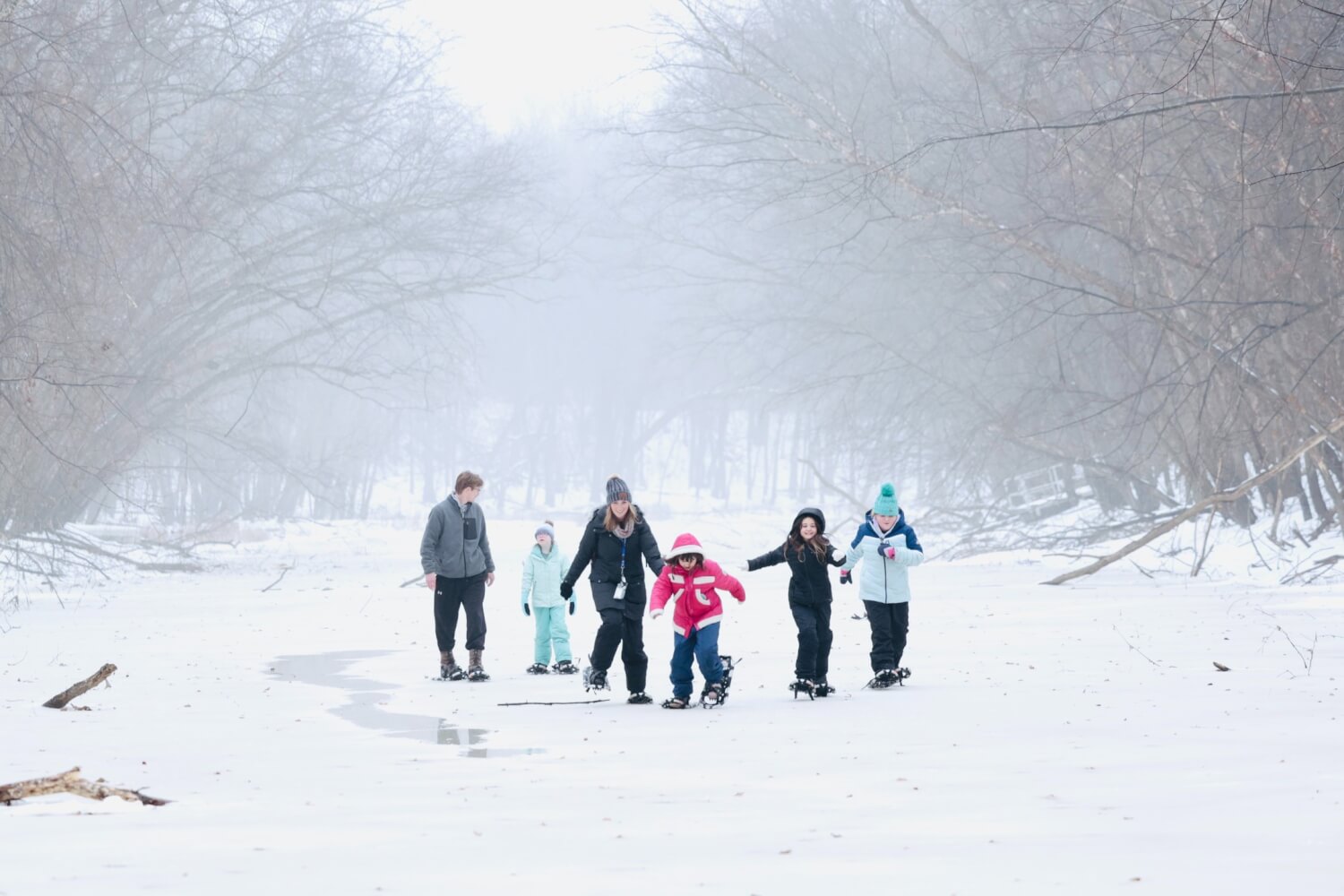 kids snowshoeing