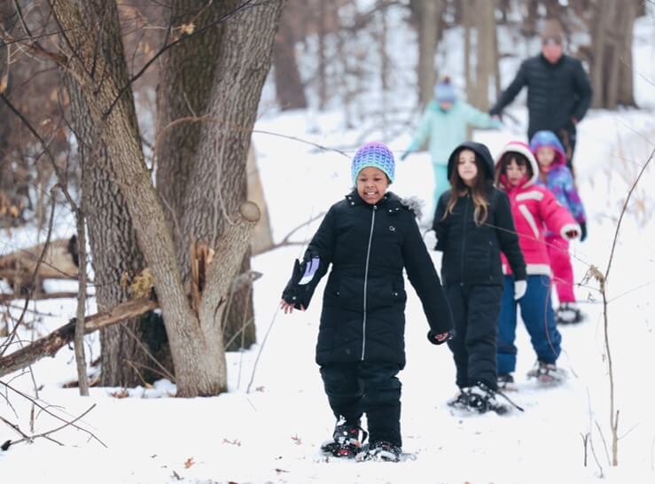 kids snowshoeing