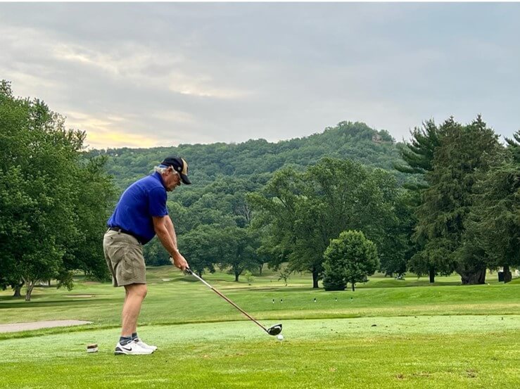 man golfing in the la crosse region