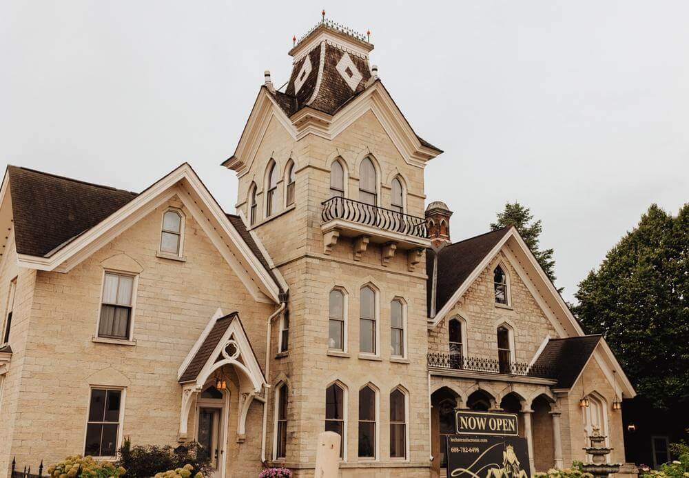 Le Chateau a luxury French restaurant and micro wedding venue in La Crosse Wisconsin.jpg