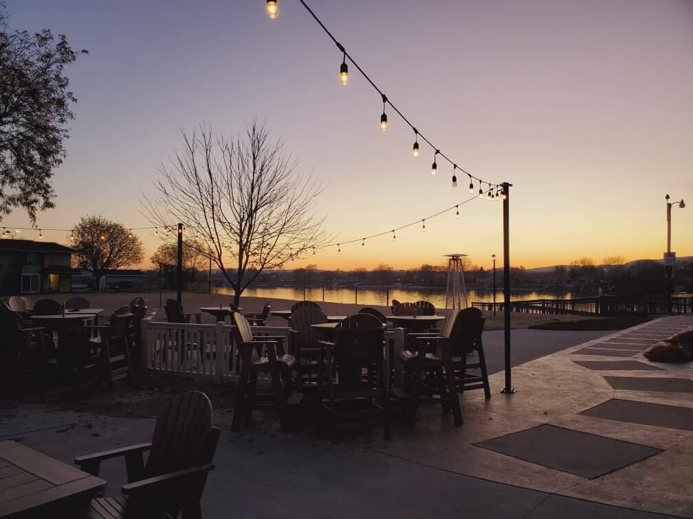 moxies la crosse wisconsin outdoor patio sunset