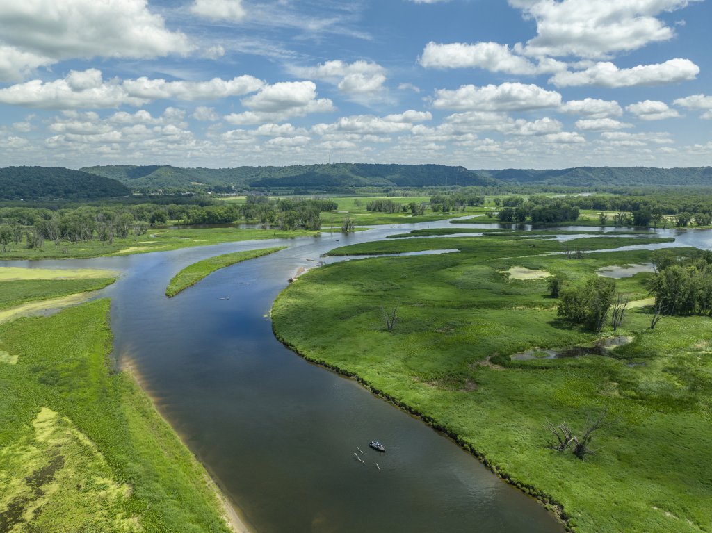 mississippi river, la crosse wisconsin, driftless region, fishing la crosse, bluffs, summer boating