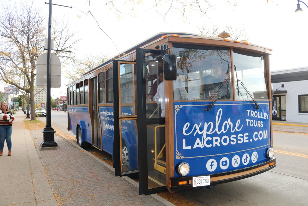 explore la crosse trolley in fall