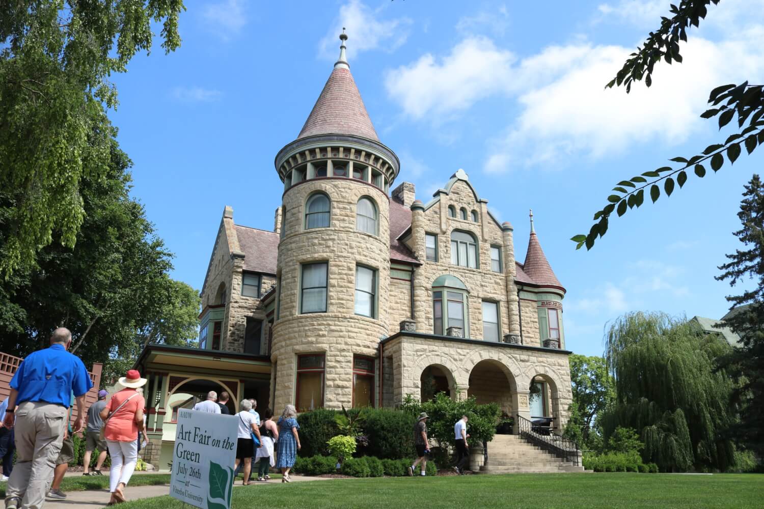 Explore with Our Trolley Tours Explore with Our Trolley Tours