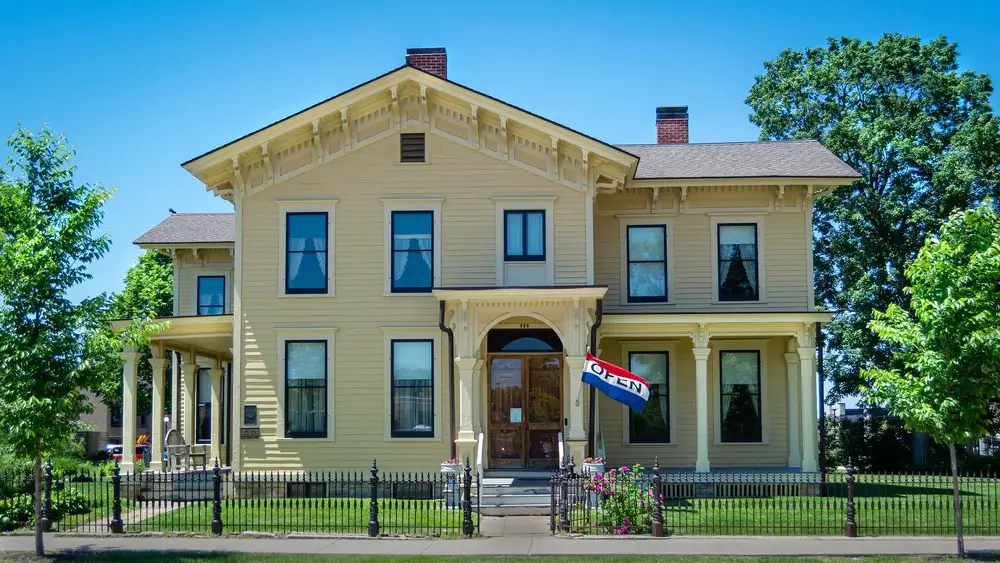 The Gideon C. Hixon House