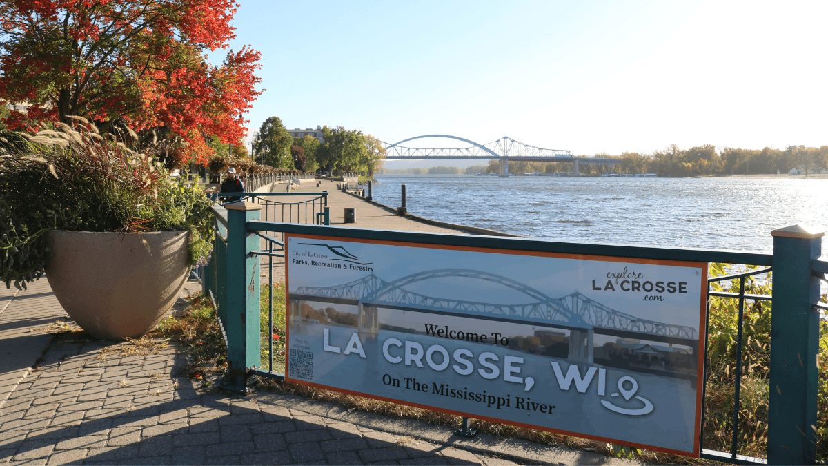riverside park in the fall facing the big blue bridge and the mississippi river