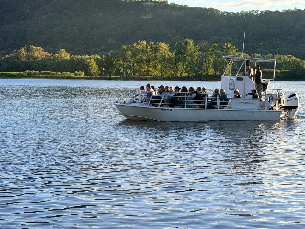 Wild Goose Sightseeing & Fall Colors Cruise